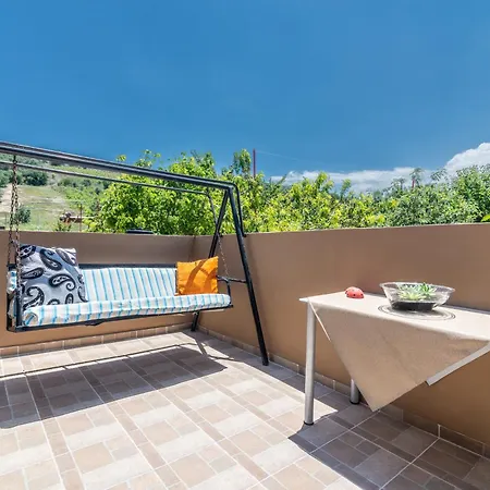 With Pool & Private Parking Holiday home *
