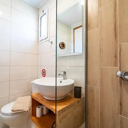 Holiday home With Pool & Private Parking *