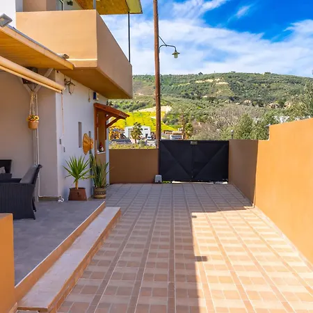 With Pool & Private Parking Holiday home