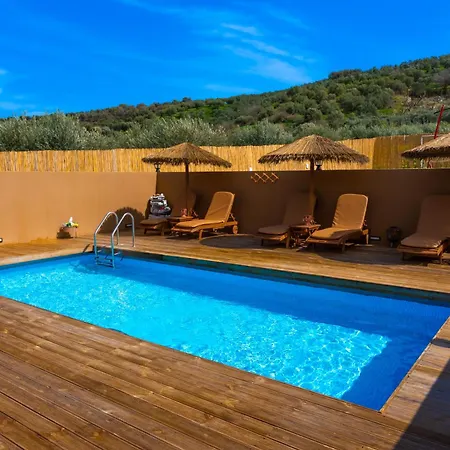 With Pool & Private Parking Holiday home *